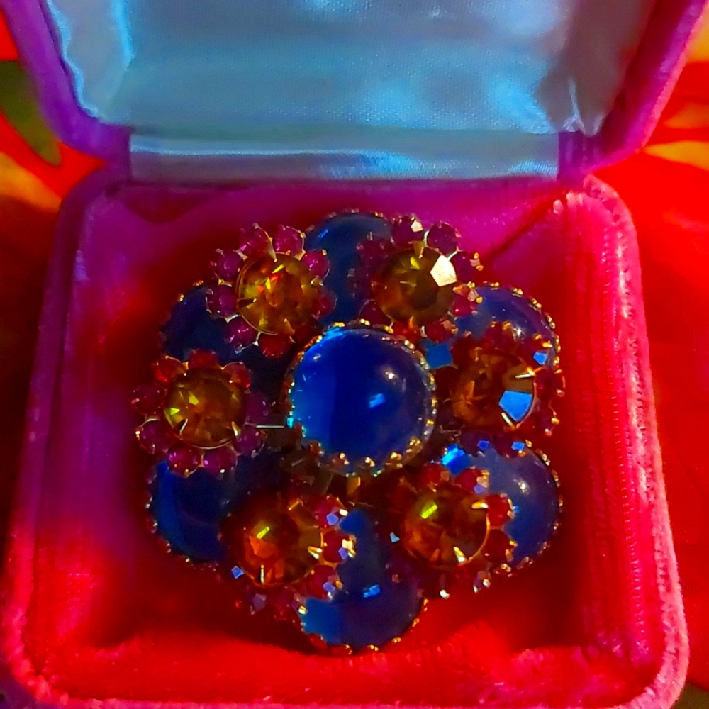 Multi-colored Circle Brooch Vintage Pin - Rhinestones ~1 1/2" Diameter - Pin - Picture 1 of 4